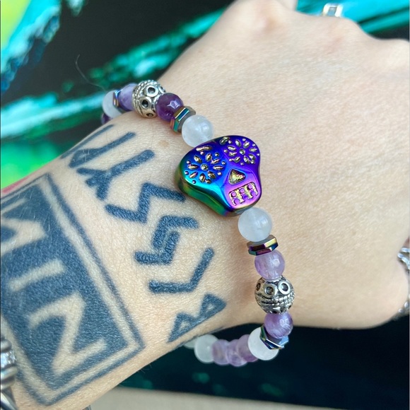 Rainbow sugar skull white agate & amethyst beads - Picture 2 of 13